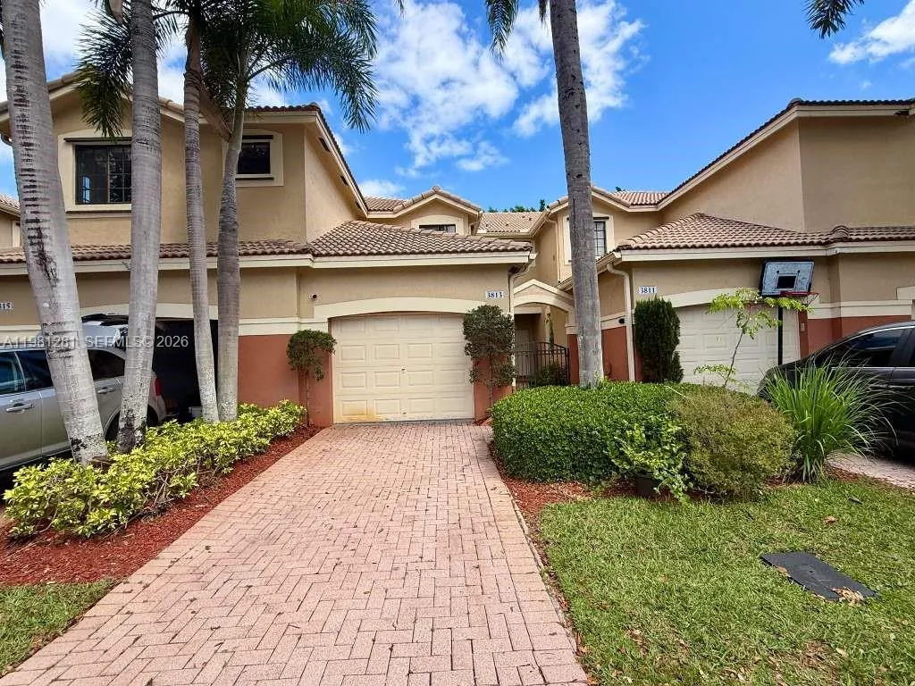 3813 Tree Top Dr, Weston FL 33332