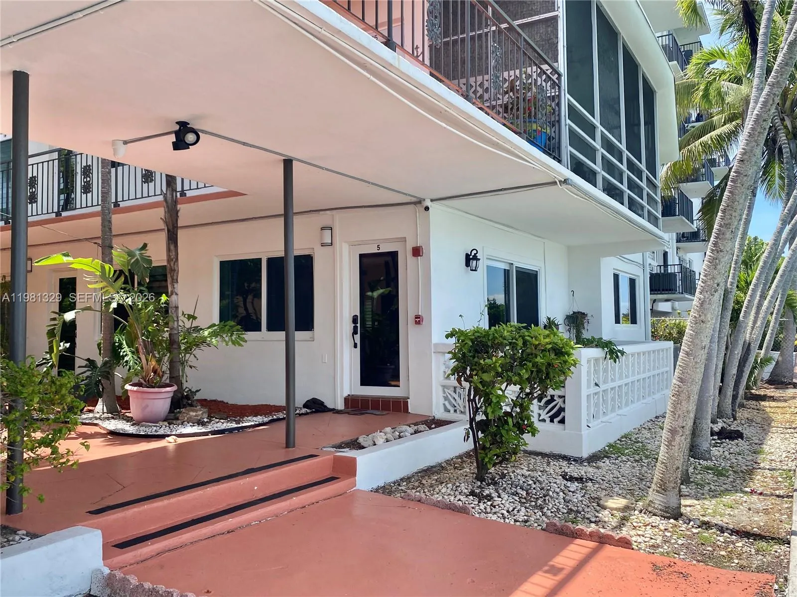 8040 Tatum Waterway Dr # 5, Miami Beach FL 33141