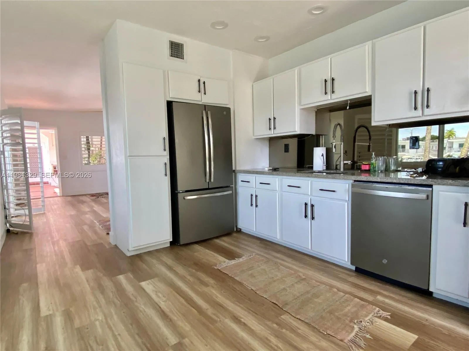 8040 Tatum Waterway Dr # 5, Miami Beach FL 33141