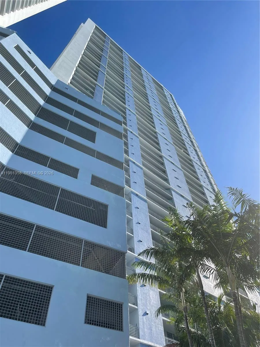 1 bedroom 1 bath for sale at 335 S Biscayne Blvd # 3610, Miami FL 33131