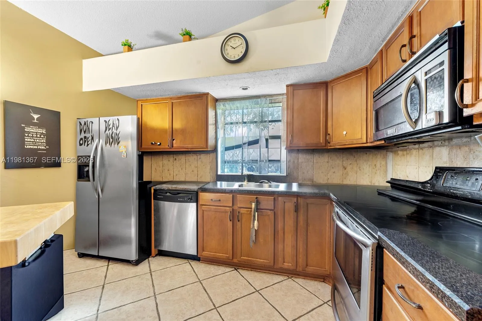 8220 Waterford Ln, Tamarac FL 33321