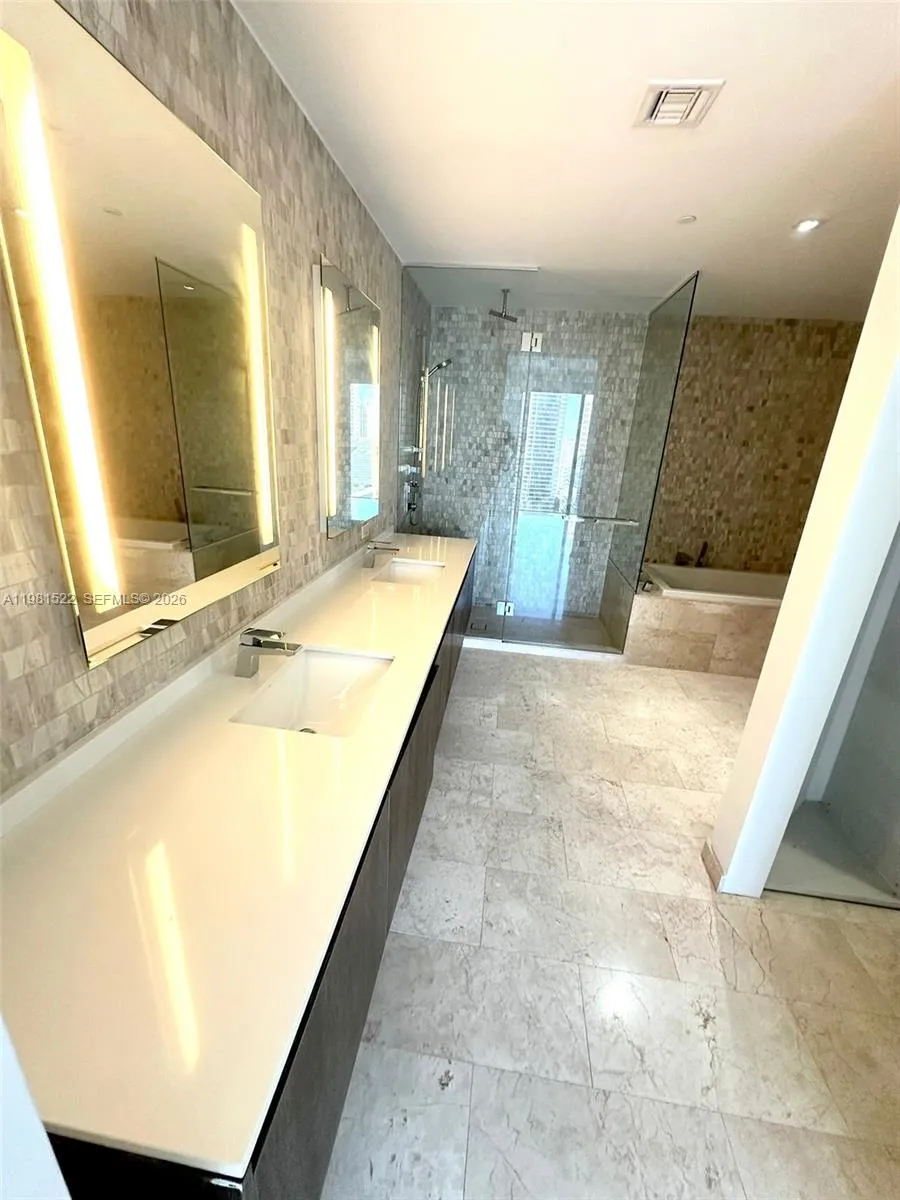 88 SW 7TH ST # 2005, Miami FL 33130