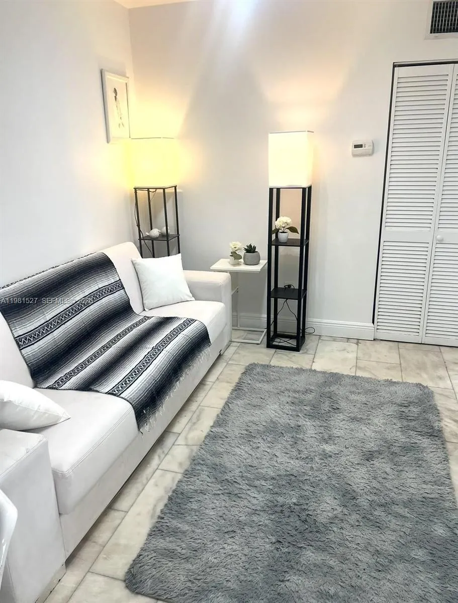 1526 Pennsylvania Ave # 15, Miami Beach FL 33139