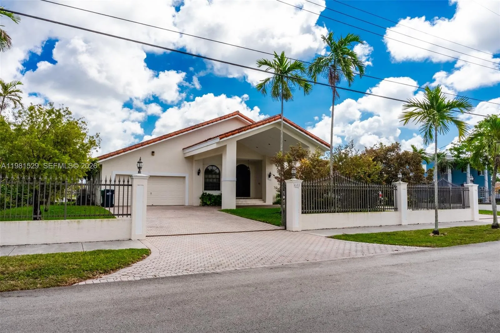 5 bedroom 4 bath for sale at 4655 SW 89th Ave, Miami FL 33165