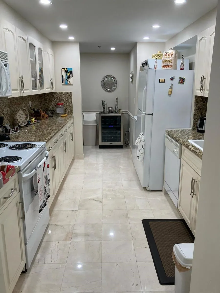 3200 Collins Ave # 1, Miami Beach FL 33140