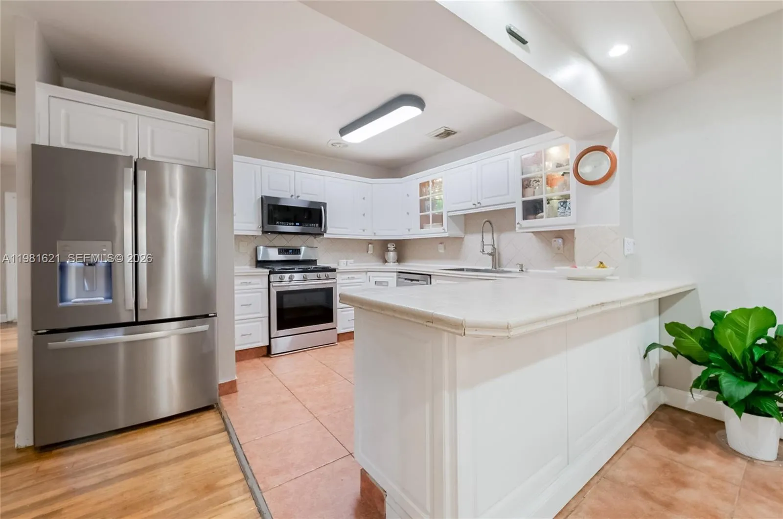 6350 NW 39th Ter, Virginia Gardens FL 33166
