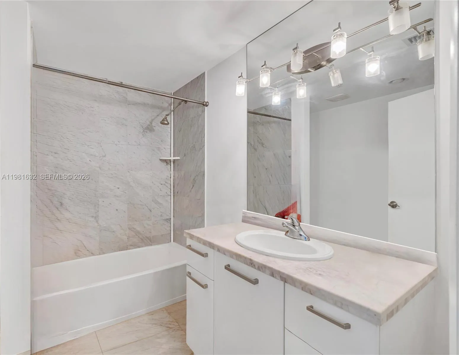 253 NE 2nd St # 220, Miami FL 33132