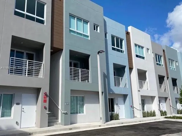 3 bedroom 2 bath for sale at 2555 NE 193rd St # 2108, Miami FL 33180