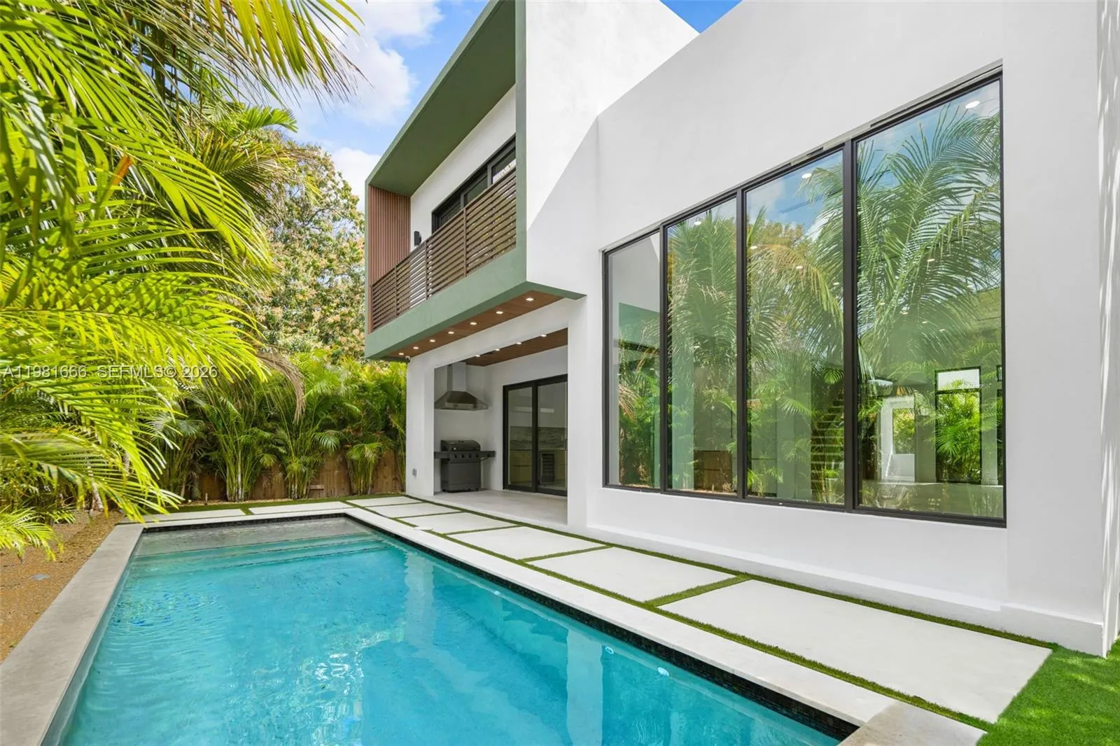 569 NW 44th St, Miami FL 33127