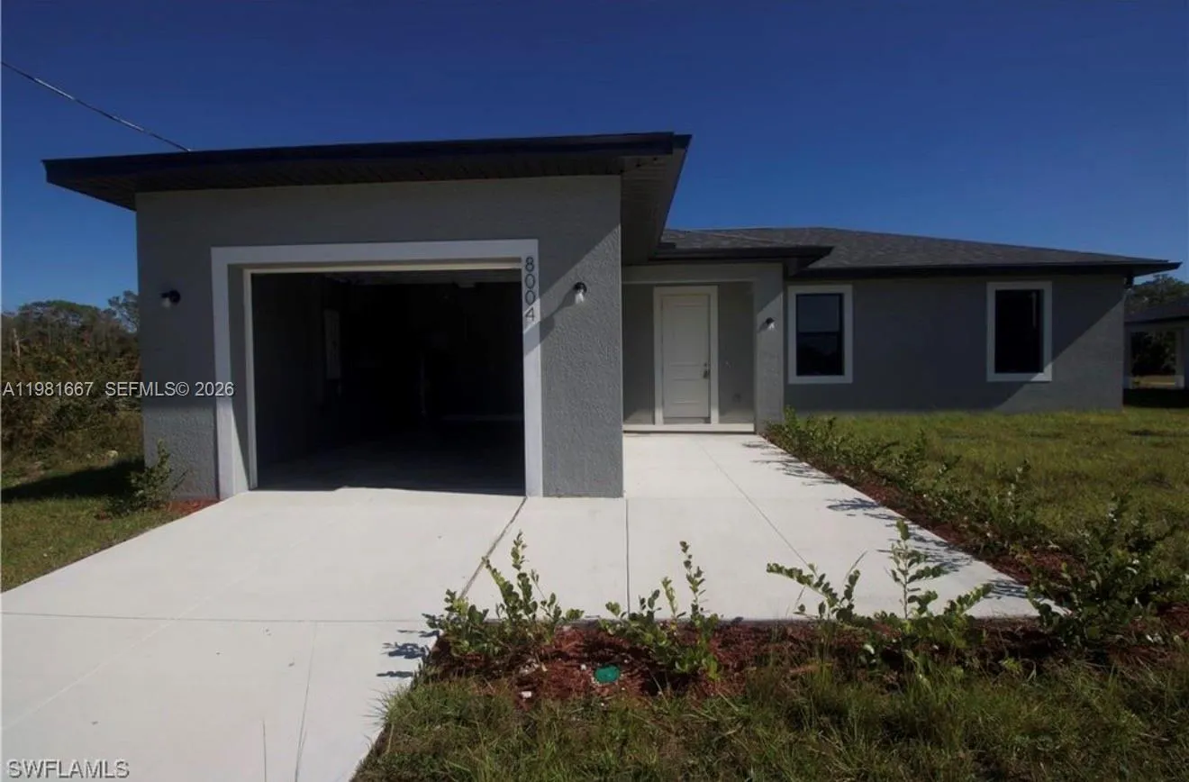 8004 Spice CT, La Belle FL 33935