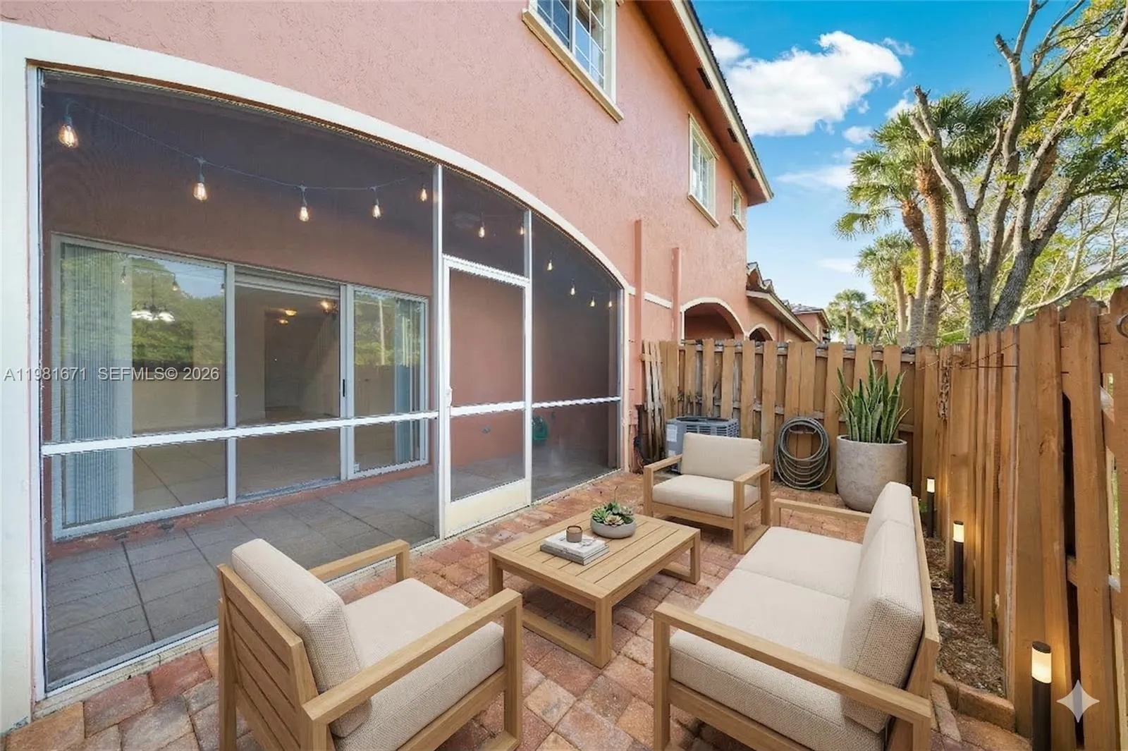 1166 NW 100th Ave, Pembroke Pines FL 33024