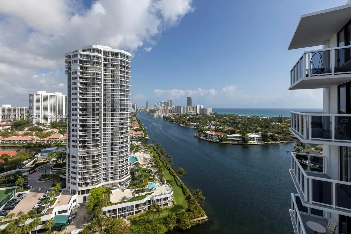2 bedroom 2 bath for sale at 20515 E Country Club Dr # 2242, Aventura FL 33180