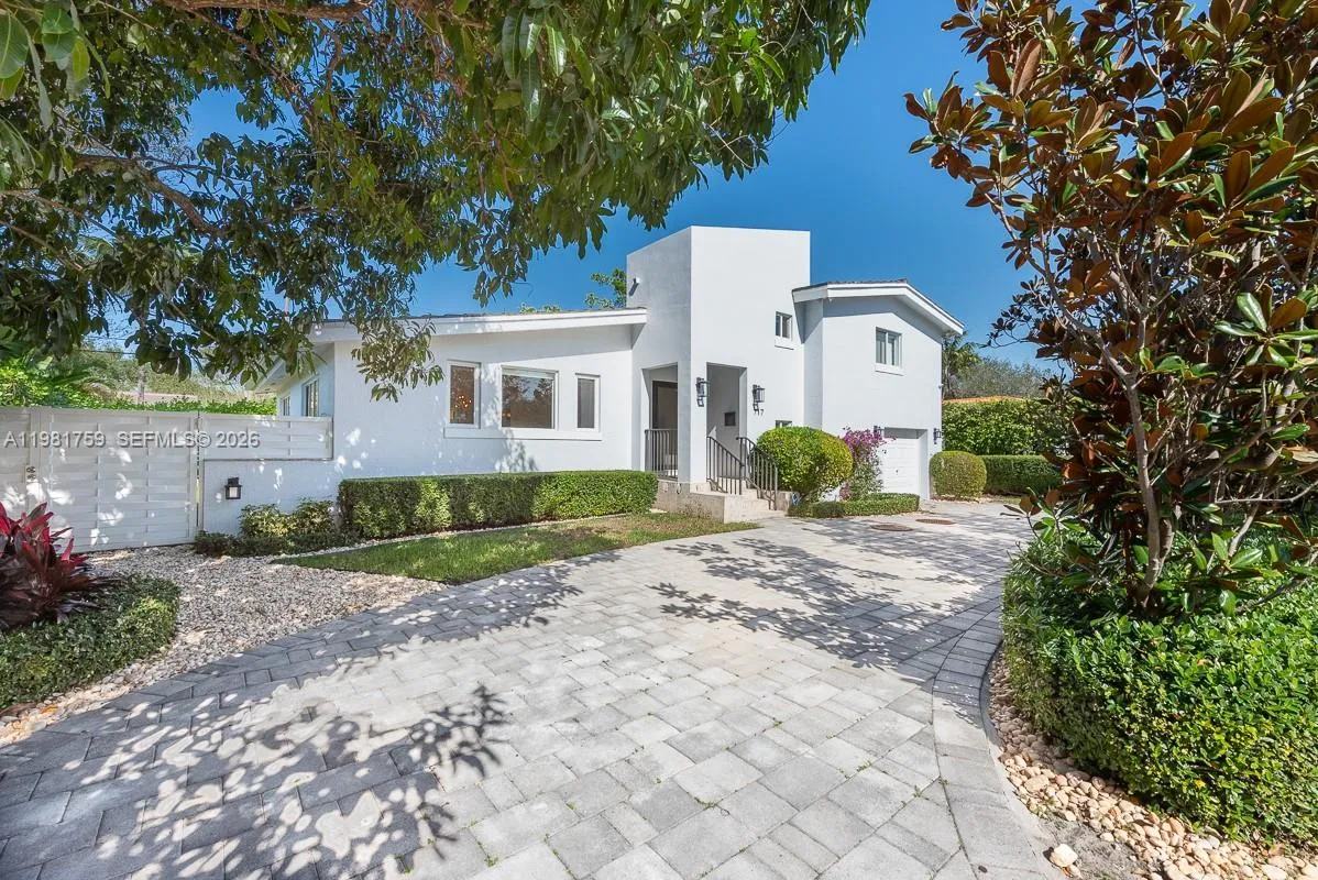 3 bedroom 2 bath for sale at 717 Benevento Ave, Coral Gables FL 33146