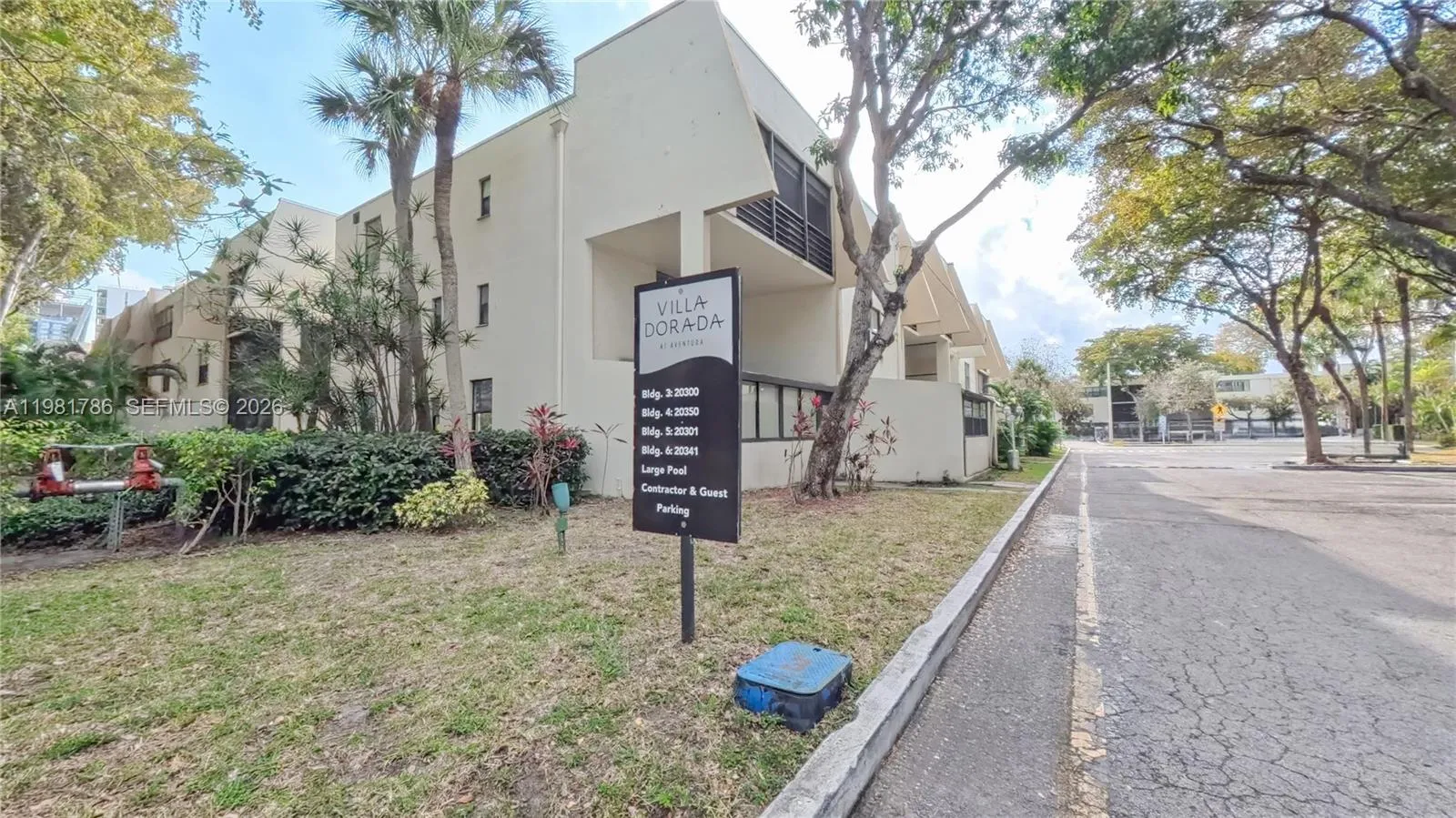 3 bedroom 2 bath for sale at 20300 W Country Club Dr # 3, Aventura FL 33180