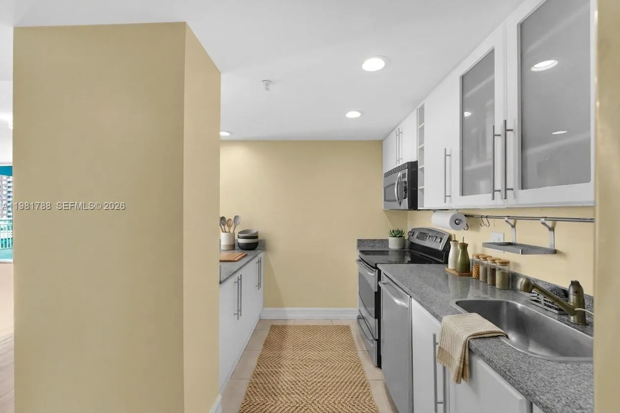 275 NE 18th St # 808, Miami FL 33132
