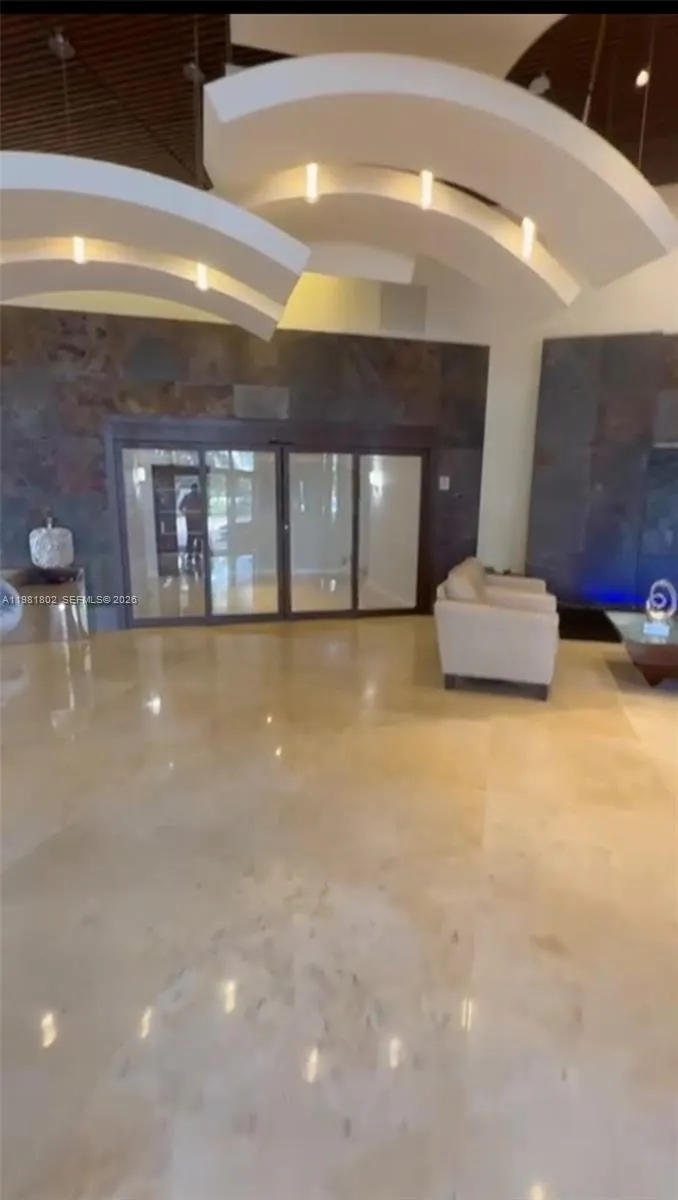 3 bedroom 2 bath for sale at 3300 NE 191st St # 801, Aventura FL 33180