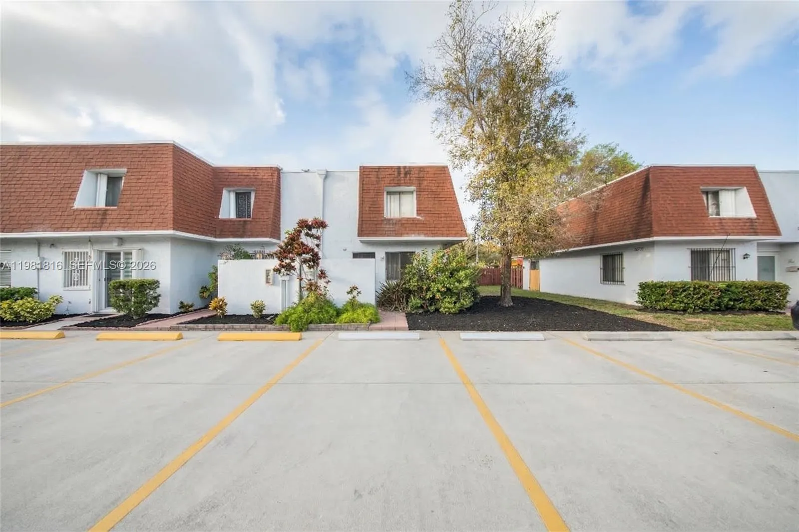 2 bedroom 1 bath for sale at 10710 NW 7th St # 11B, Miami FL 33172