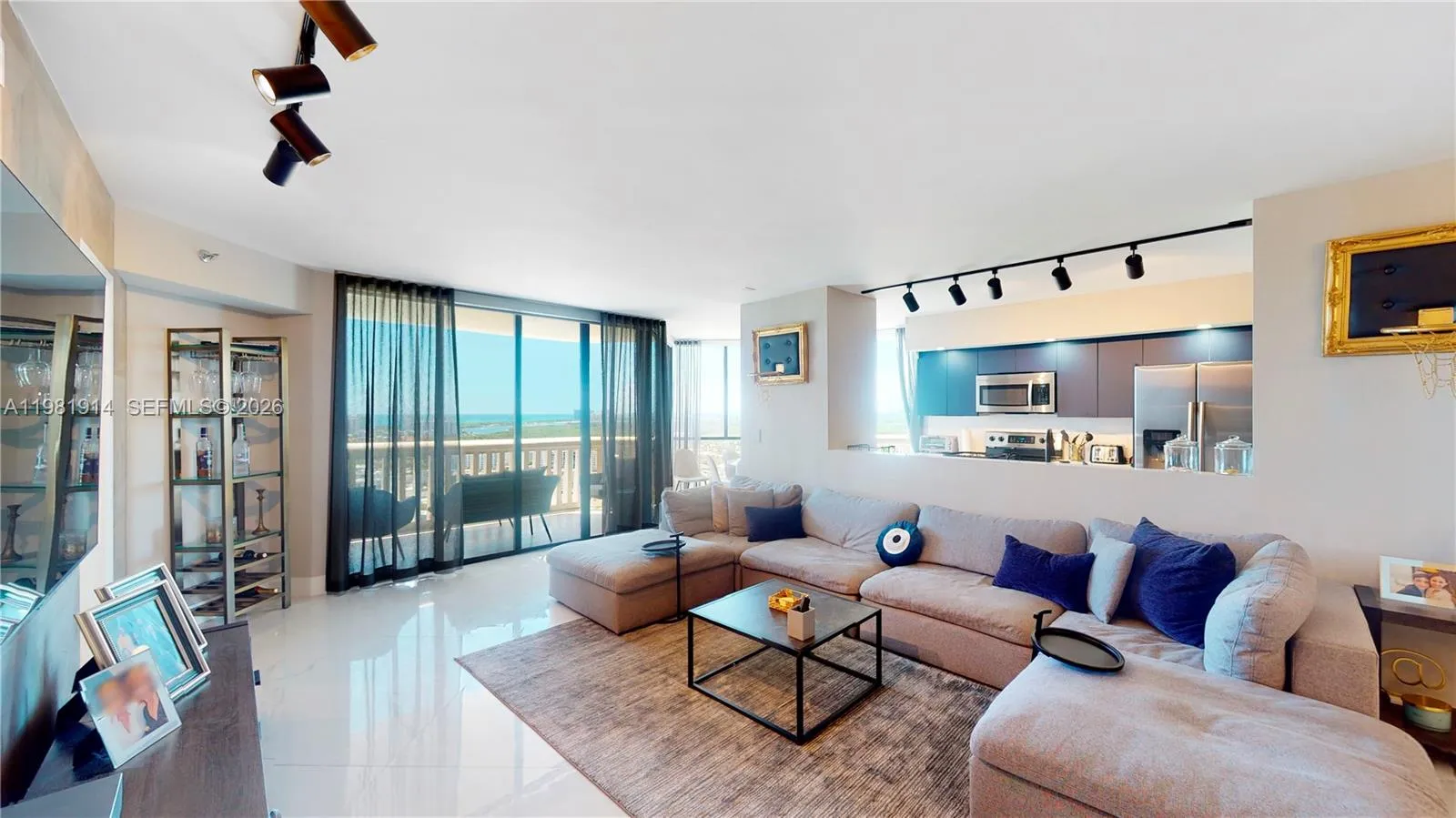 1000 W Island Blvd # 2903, Aventura FL 33160