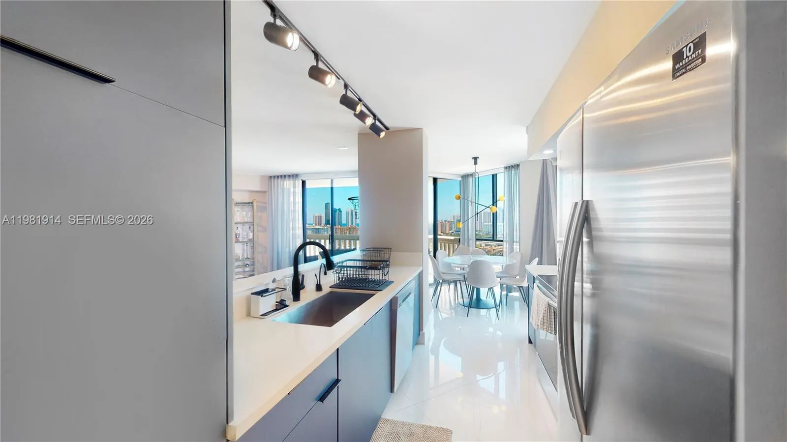 1000 W Island Blvd # 2903, Aventura FL 33160