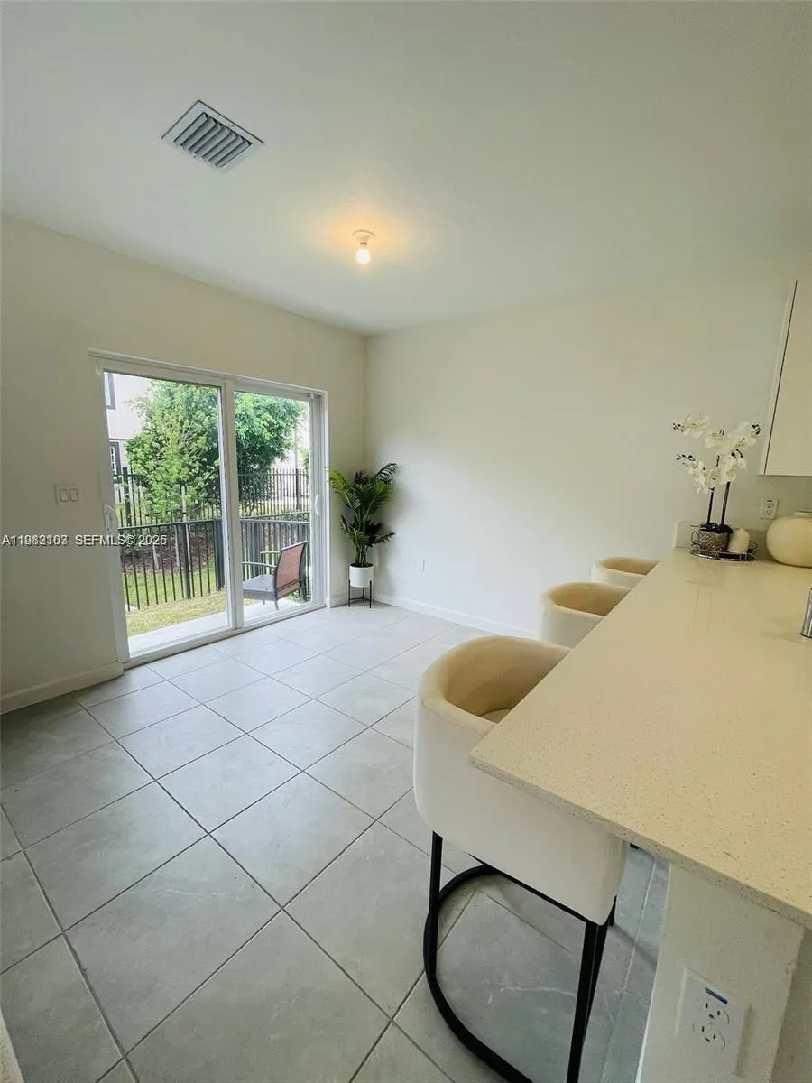 5000 SW 37th St, Pembroke Park FL 33023