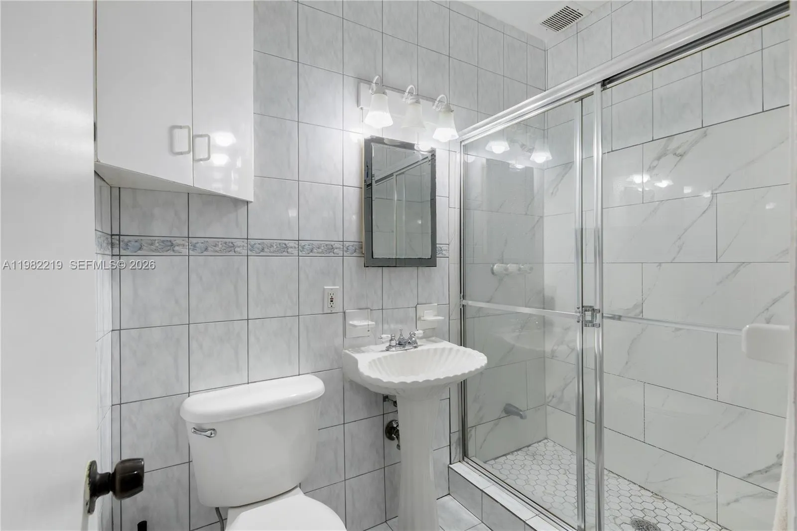 2445 Lake Pancoast Dr # J, Miami Beach FL 33140