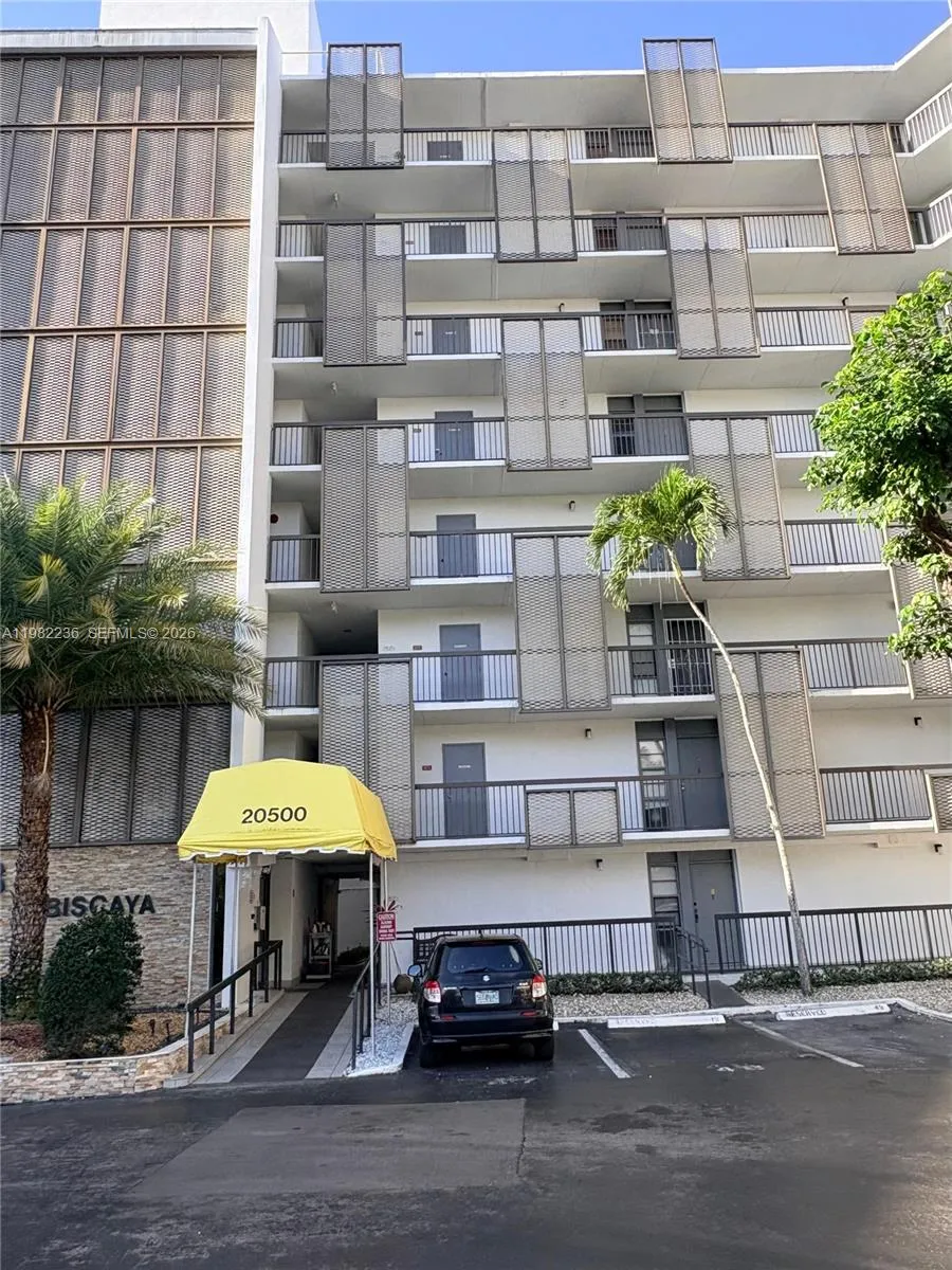 20500 W Country Club Dr # 410, Aventura FL 33180