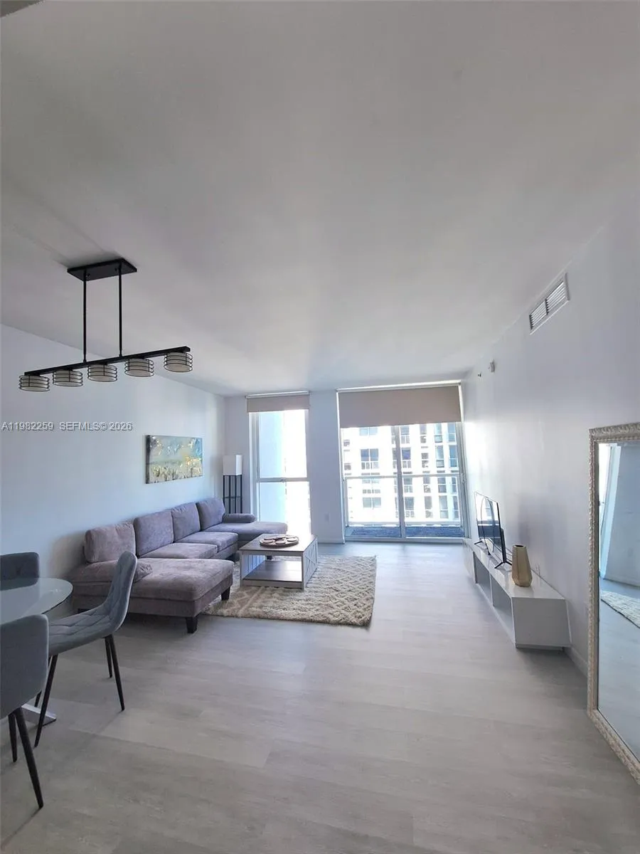 1 bedroom 1 bath for sale at 253 NE 2nd St # 2606, Miami FL 33132