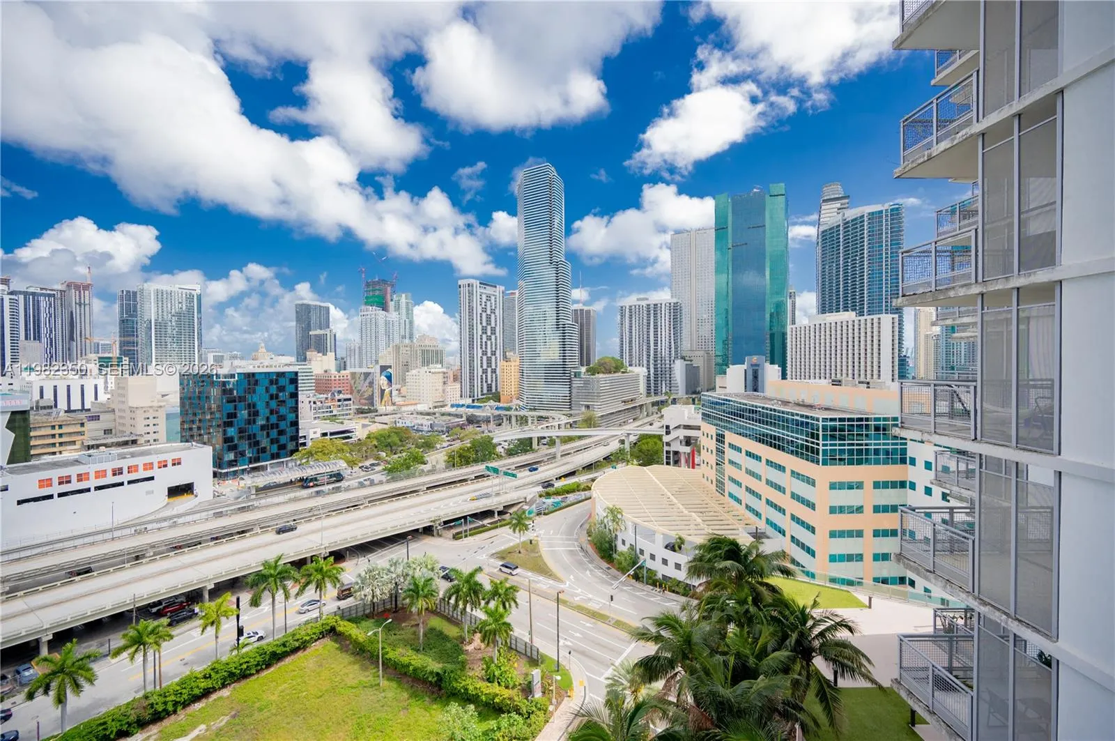 1 bedroom 1 bath for sale at 350 S MIAMI # 1709, Miami FL 33130