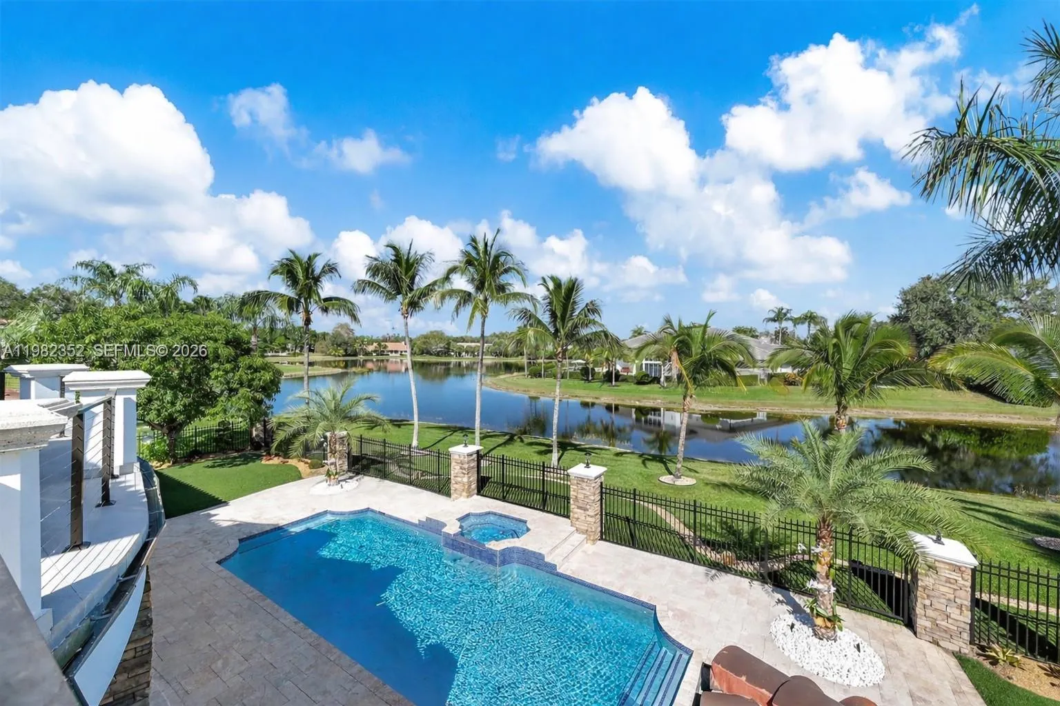 2905 Paddock Rd, Weston FL 33331