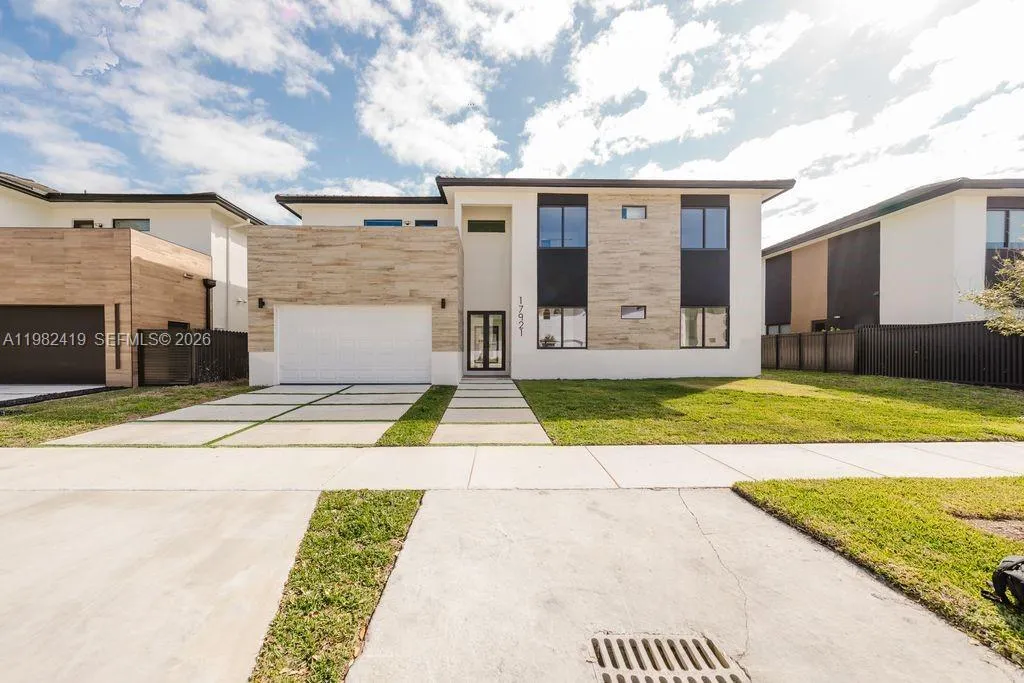 5 bedroom 4 bath for sale at 17921 SW 149th Ct, Miami FL 33187