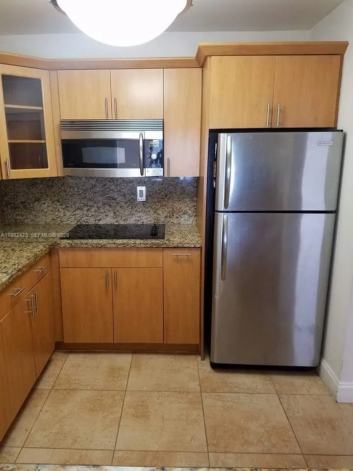 1 bedroom 1 bath for sale at 9682 Fontainebleau Blvd # 202, Miami FL 33172