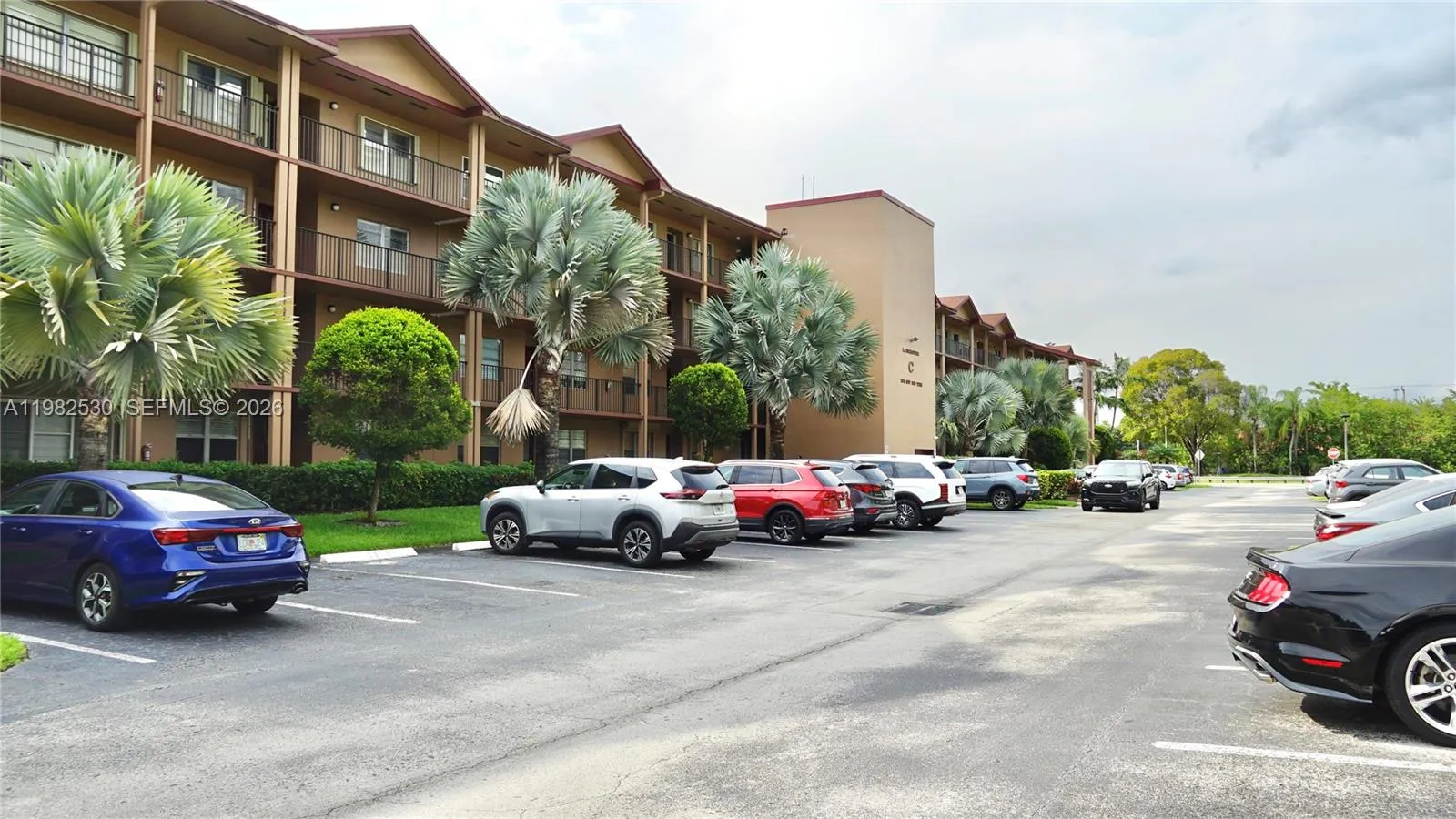 100 SW 130th Ter # 211C, Pembroke Pines FL 33027