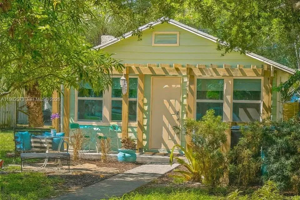 3 bedroom 1 bath for sale at 213 N E St, Lake Worth FL 33460