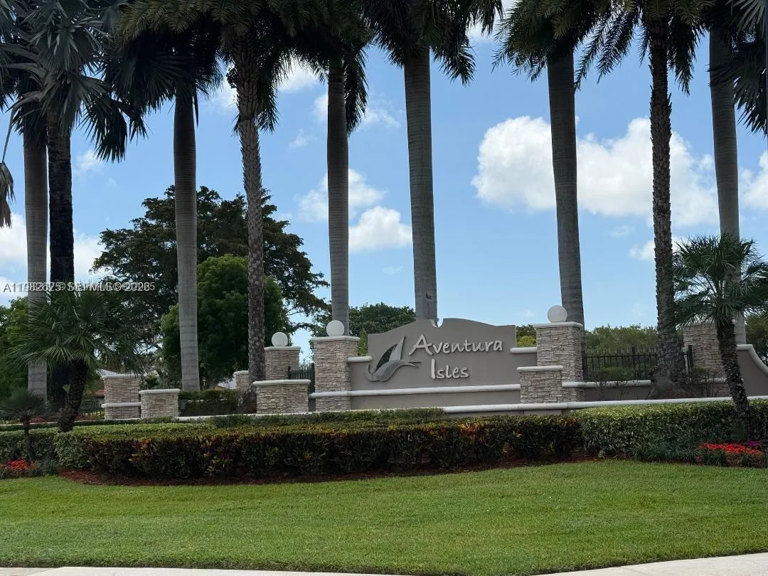 3 bedroom 2 bath for sale at 424 NE 194th Ter, Miami FL 33179