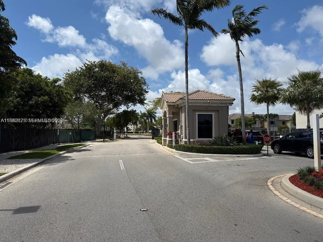 424 NE 194th Ter, Miami FL 33179