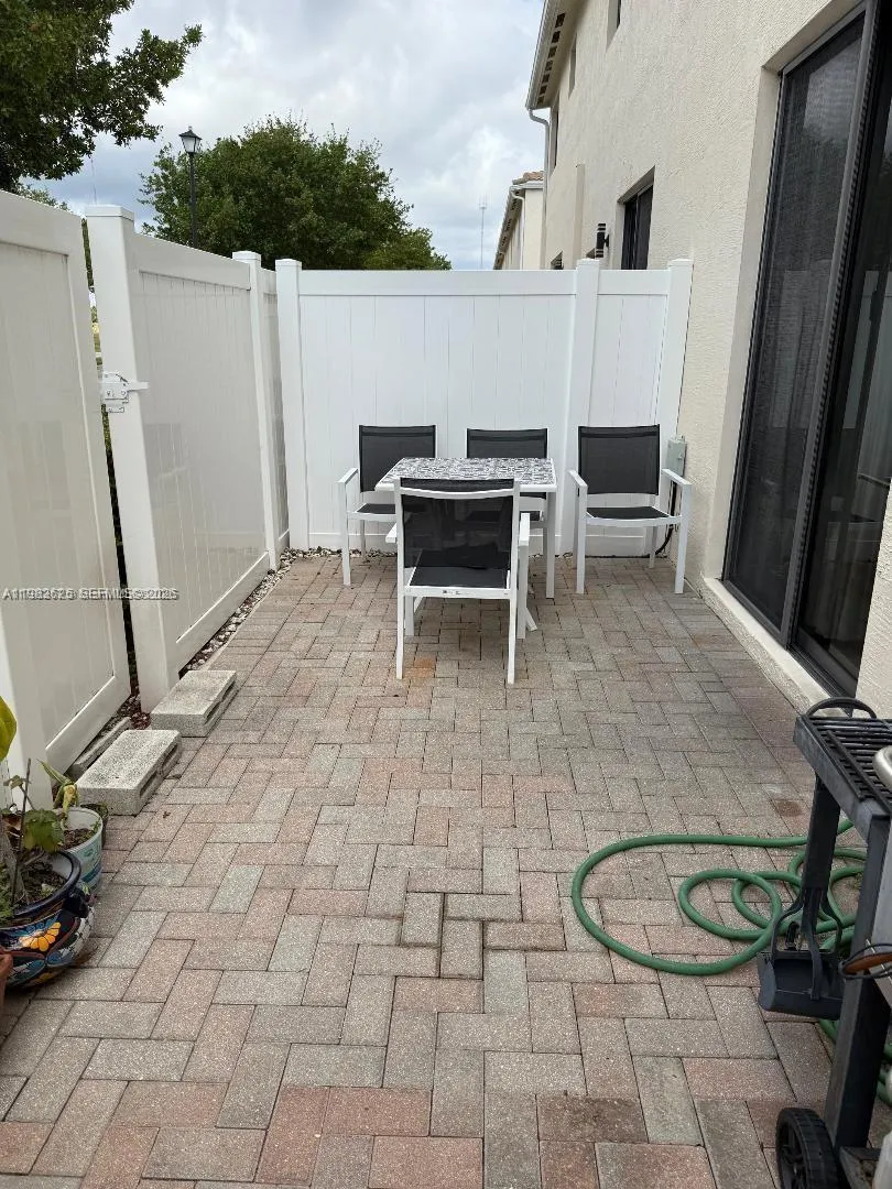 424 NE 194th Ter, Miami FL 33179