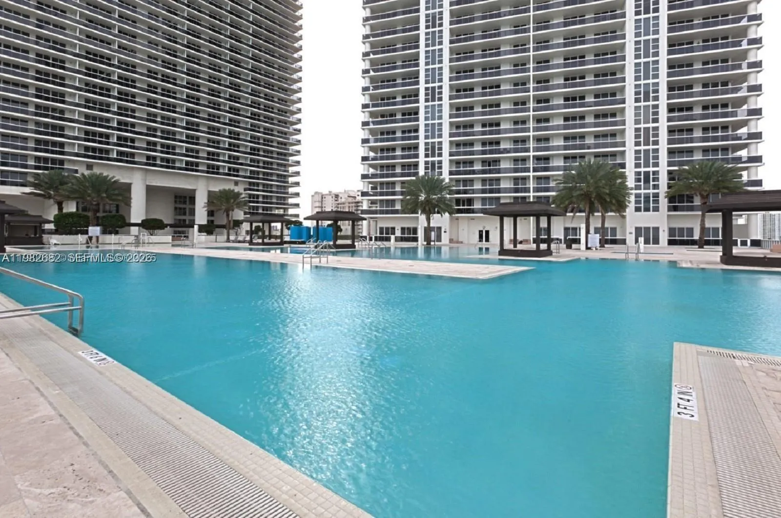 2 bedroom 2 bath for sale at 1830 S Ocean Dr # 4608, Hallandale Beach FL 33009