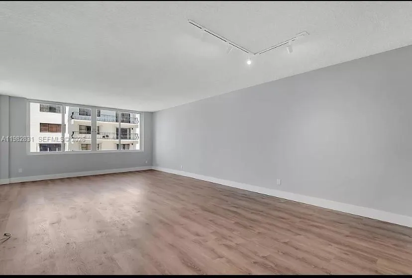 5401 Collins Ave # 411, Miami Beach FL 33140