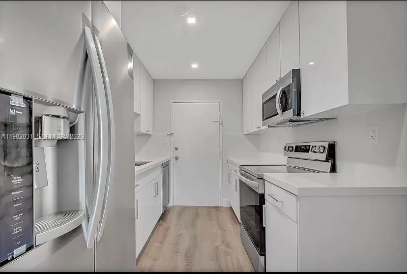 5401 Collins Ave # 411, Miami Beach FL 33140