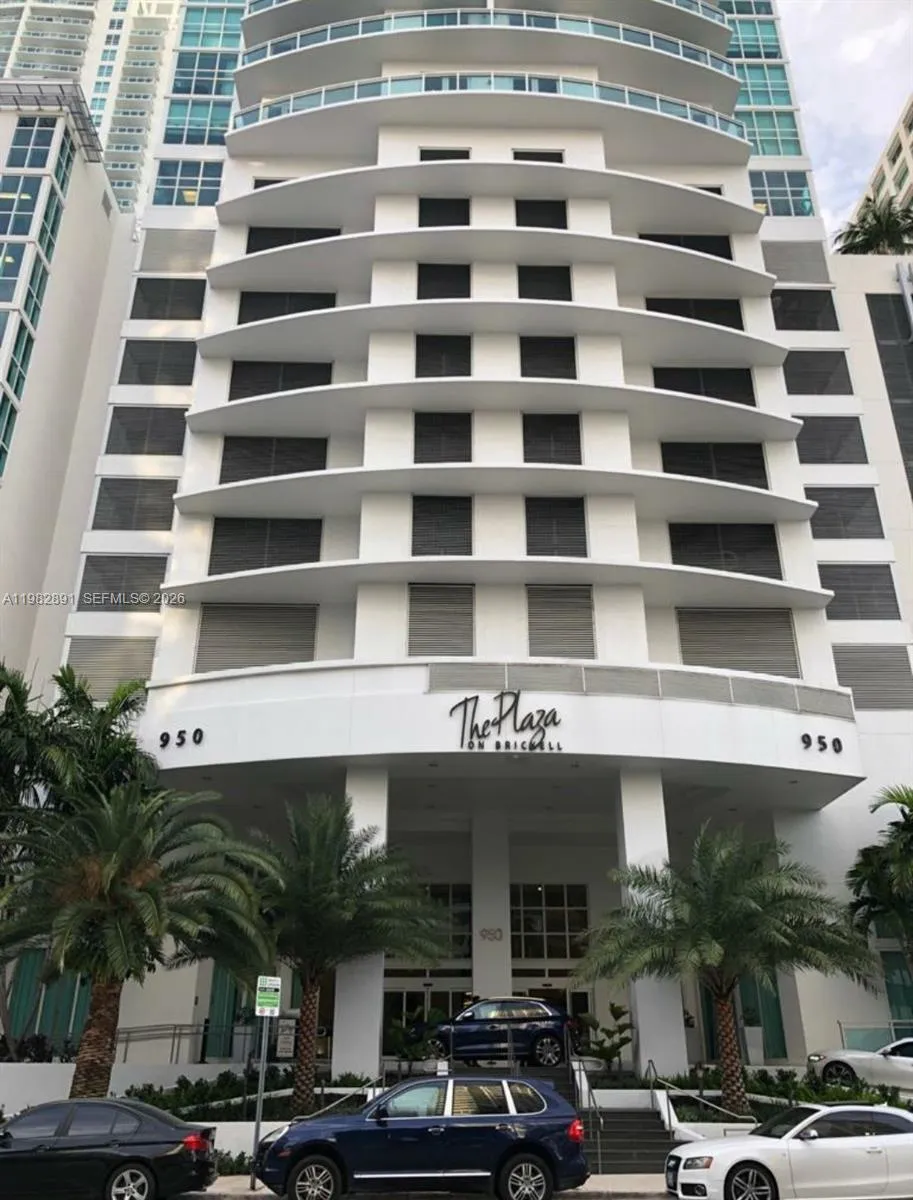 1 bedroom 1 bath for sale at 950 N Brickell Bay Dr # 3002, Miami FL 33131