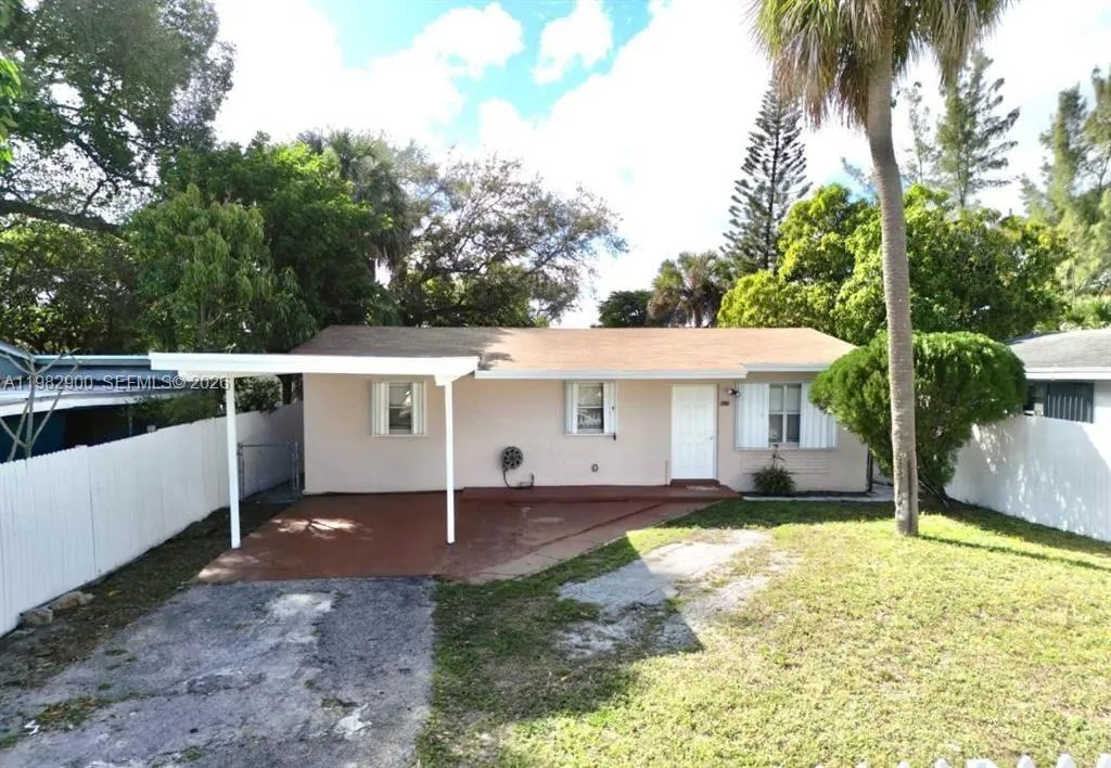 3 bedroom 2 bath for sale at 525 NW 15th Ter, Fort Lauderdale FL 33311