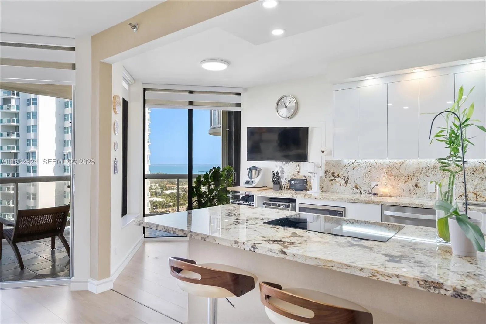 2 bedroom 2 bath for sale at 20191 E Country Club Dr # 1903, Aventura FL 33180