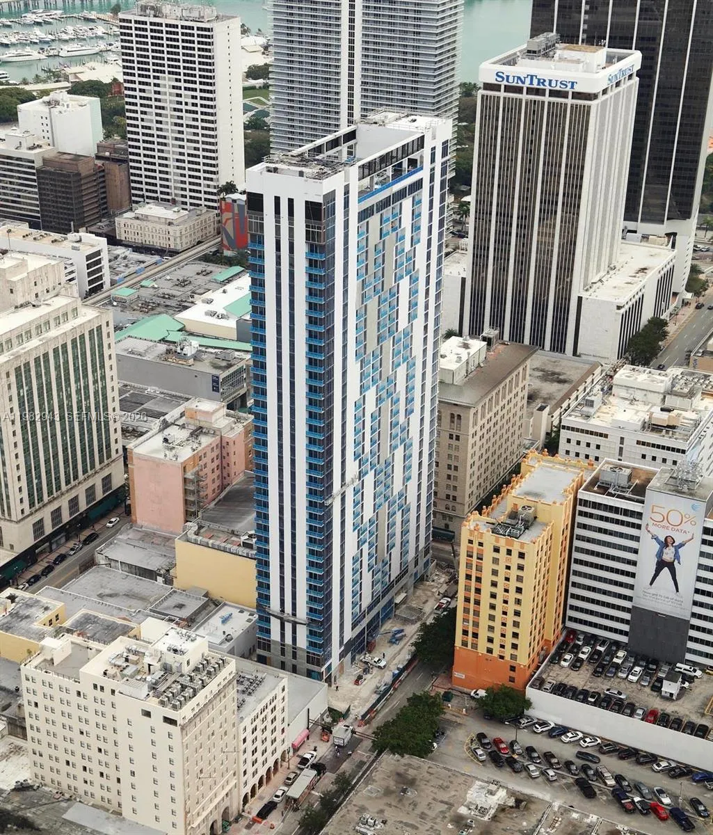 151 SE 1 St # 10, Miami FL 33131