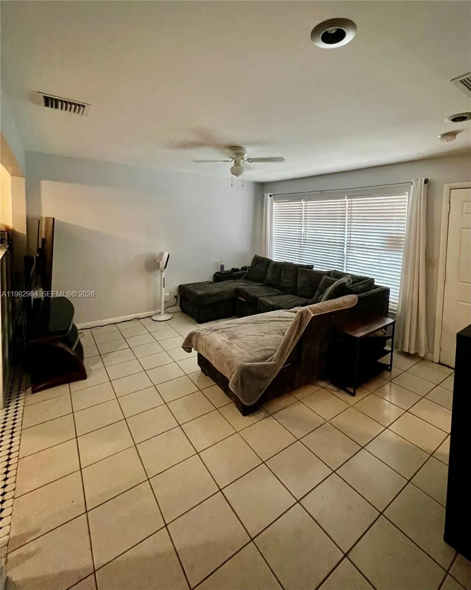 2016 NE 26th St # 2, Wilton Manors FL 33305