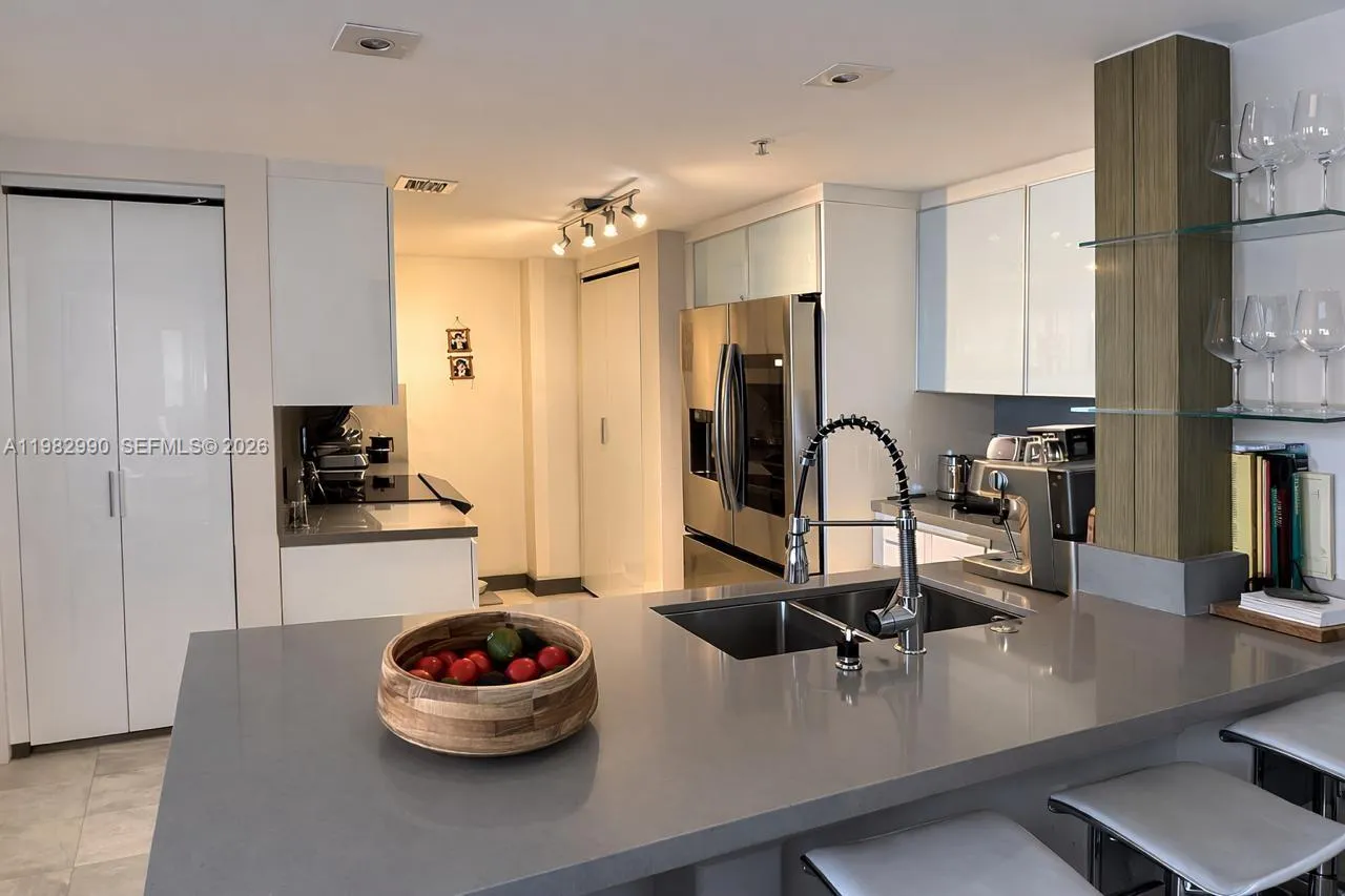 2 bedroom 2 bath for sale at 701 Brickell Key Dr. #1611, Miami FL 33131