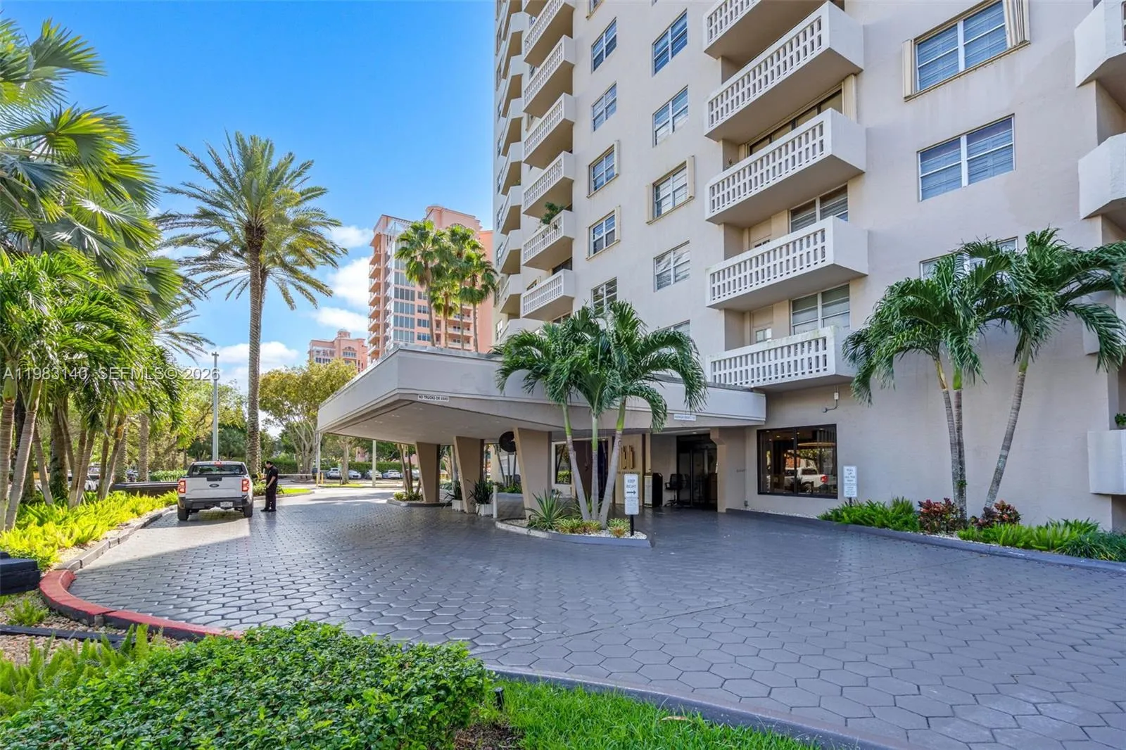 90 Edgewater Dr # 1216, Coral Gables FL 33133