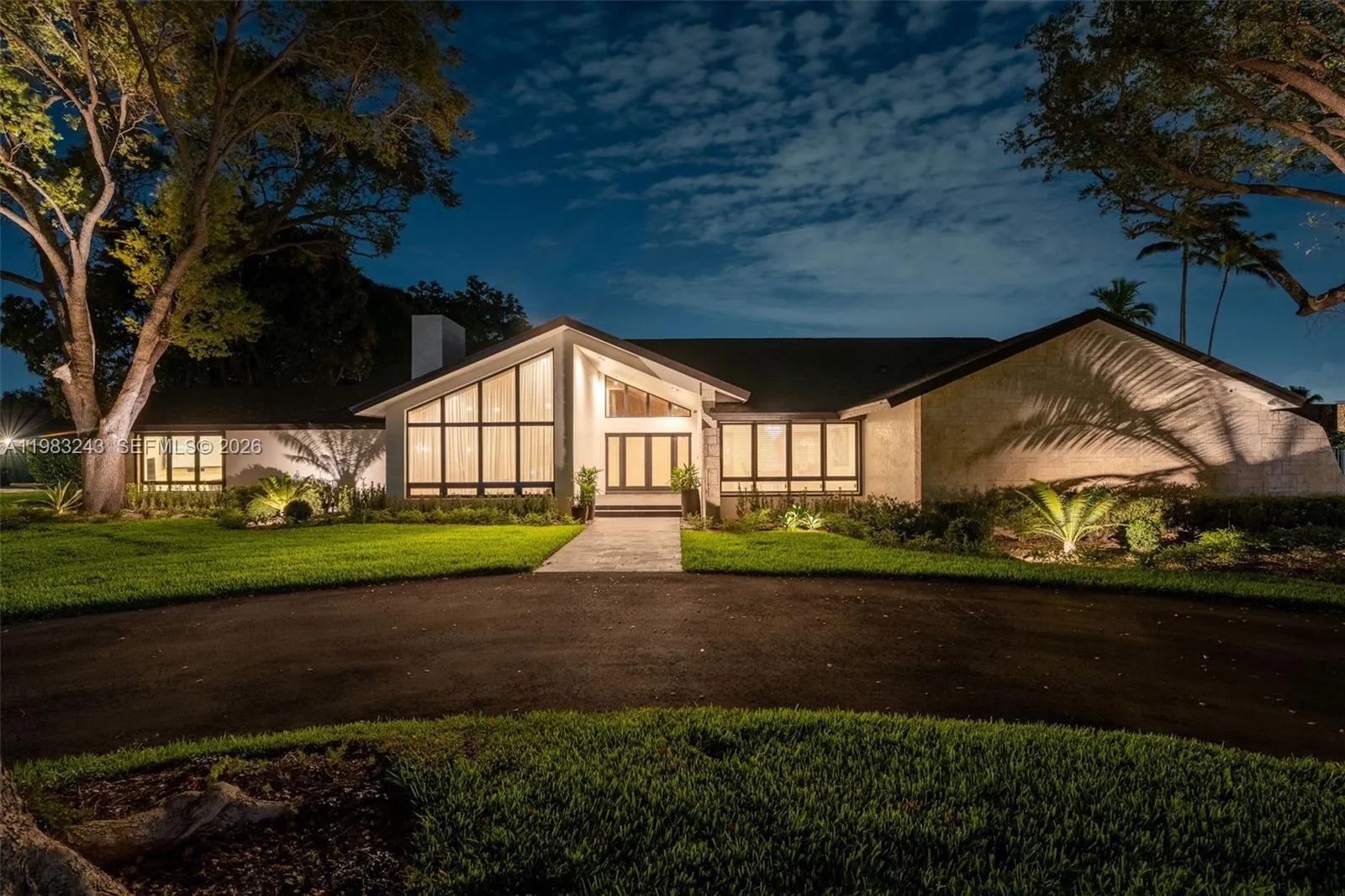 5 bedroom 4 bath for sale at 8967 SW 117th St, Miami FL 33176