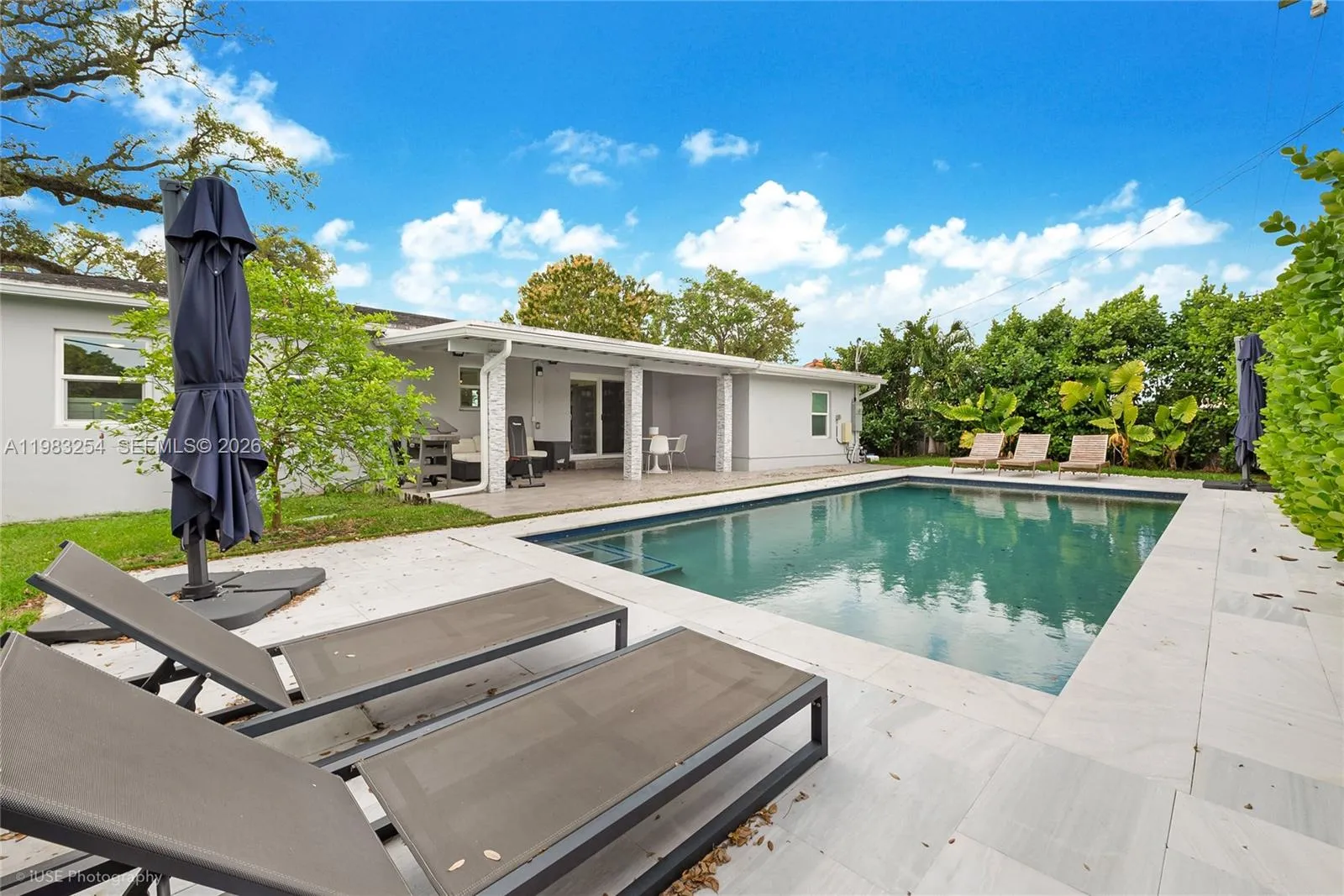 3 bedroom 2 bath for sale at 7235 SW 39th St, Miami FL 33155