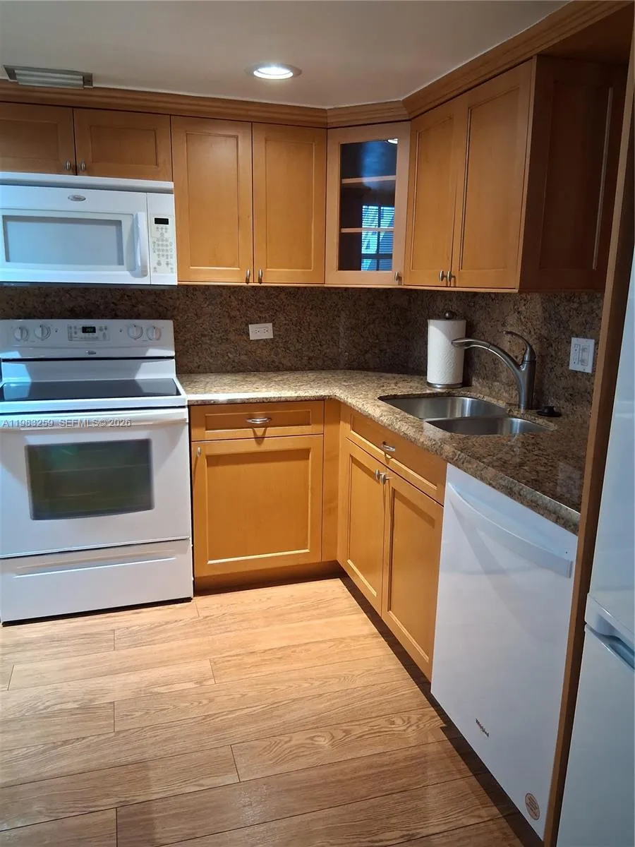 7556 Stirling Rd # 123, Davie FL 33024