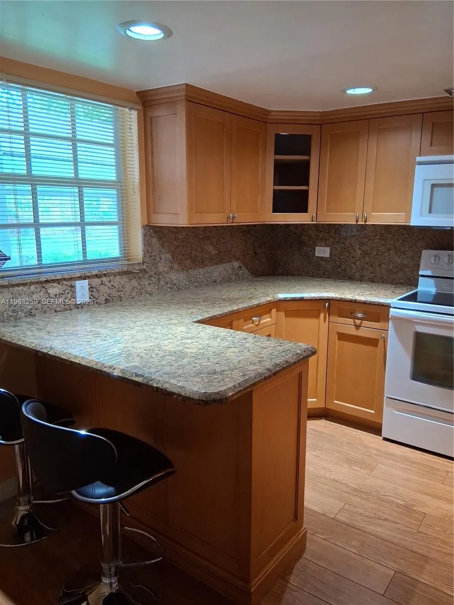 7556 Stirling Rd # 123, Davie FL 33024